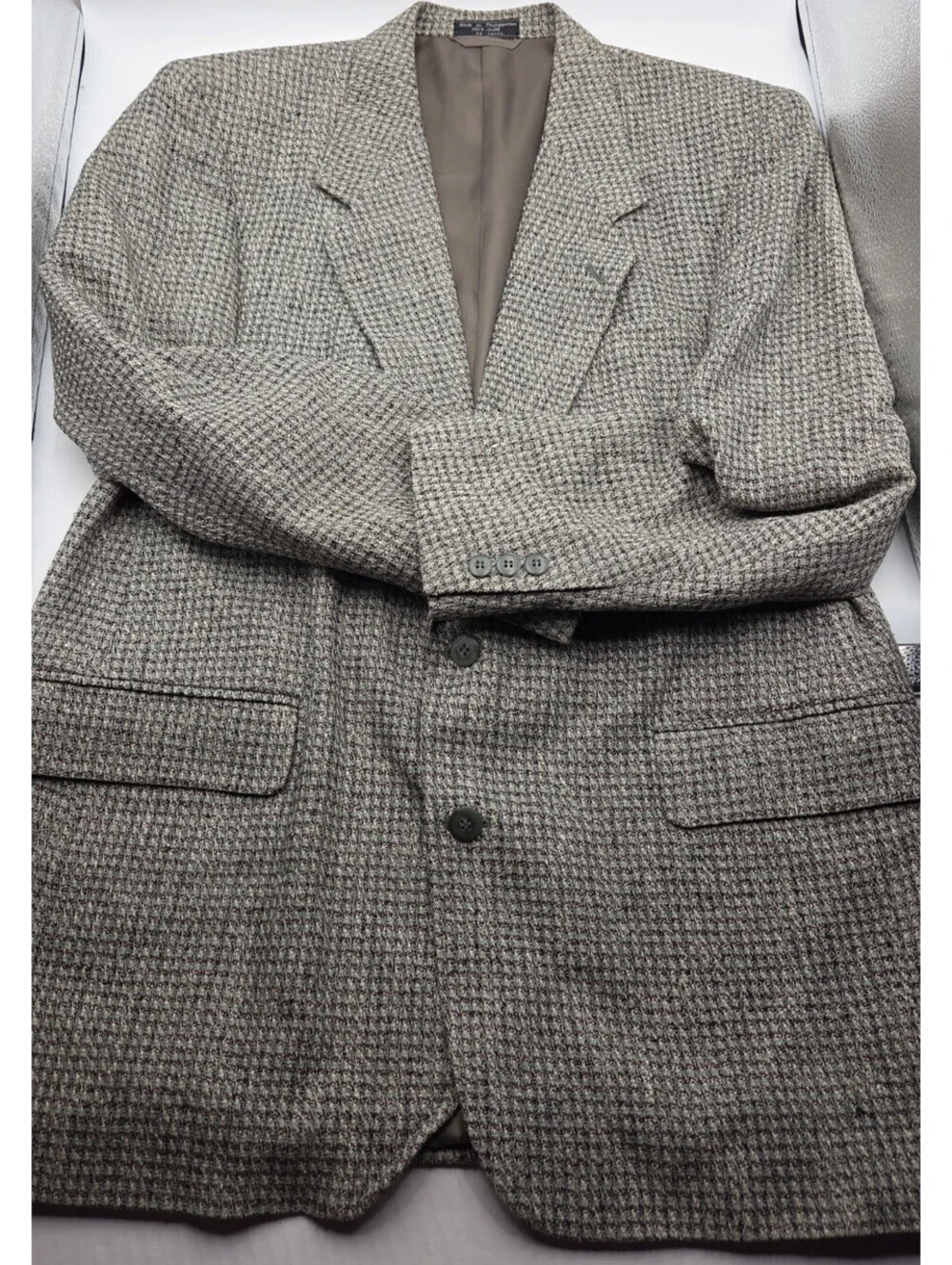Vintage Halberstadt’s 100% Silk Sport Coat Mens 42R Gray Tan Blazer